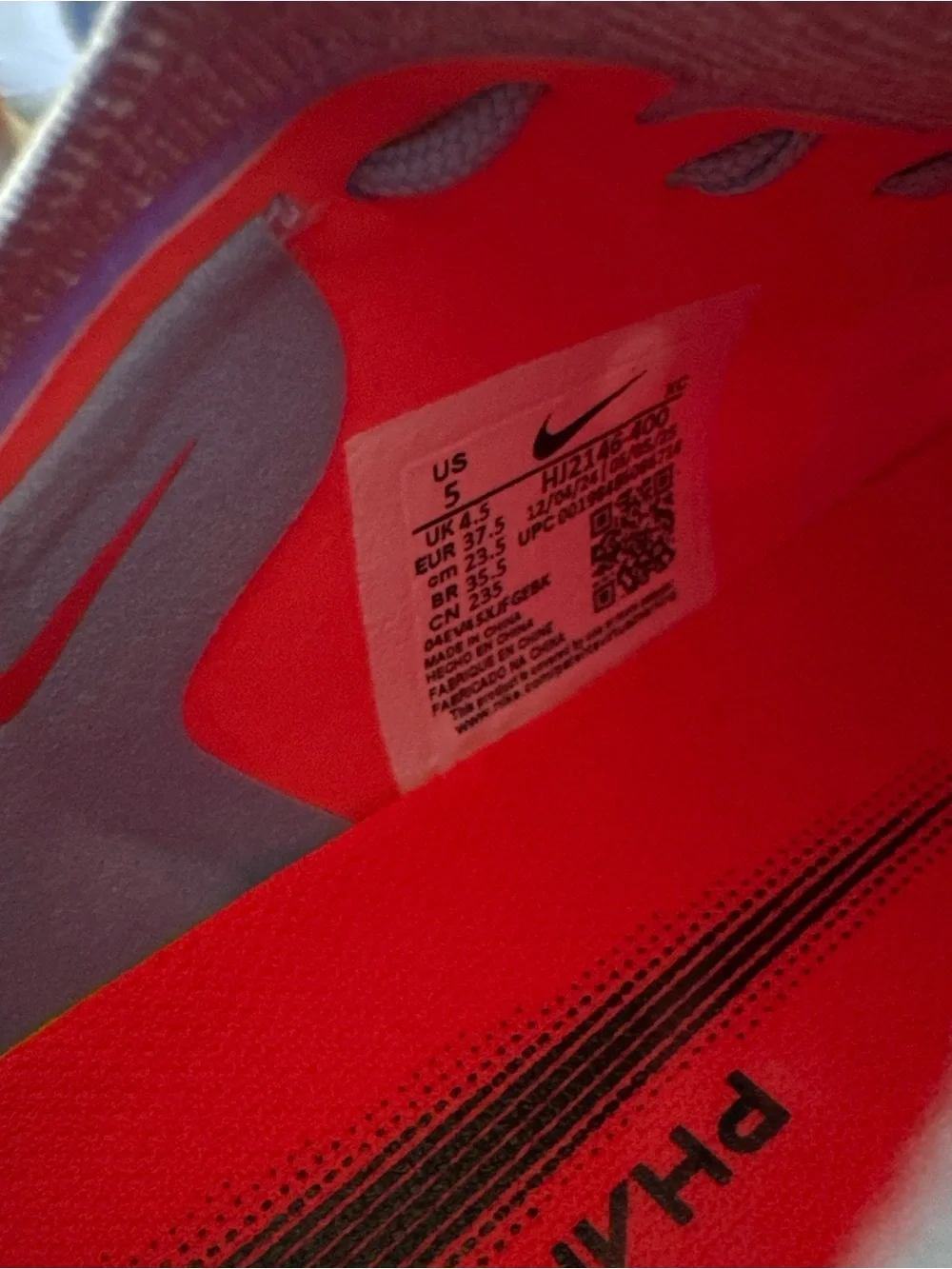 Nike vivid red